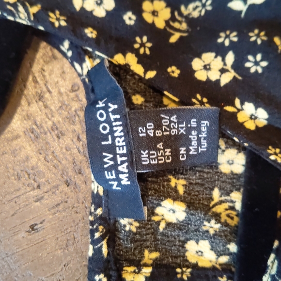 Maternity Black Ditsy Floral Ruched Sleeve Tiered Midi Dress - Picture 3 of 4